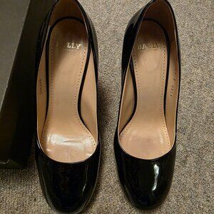 Bally Oskare black patent leather pumps size 37 EU/ US 6.5-  MADE IN ITALY
